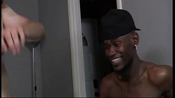 Threesome porno gay bareback « 40:01 » dreads xxx